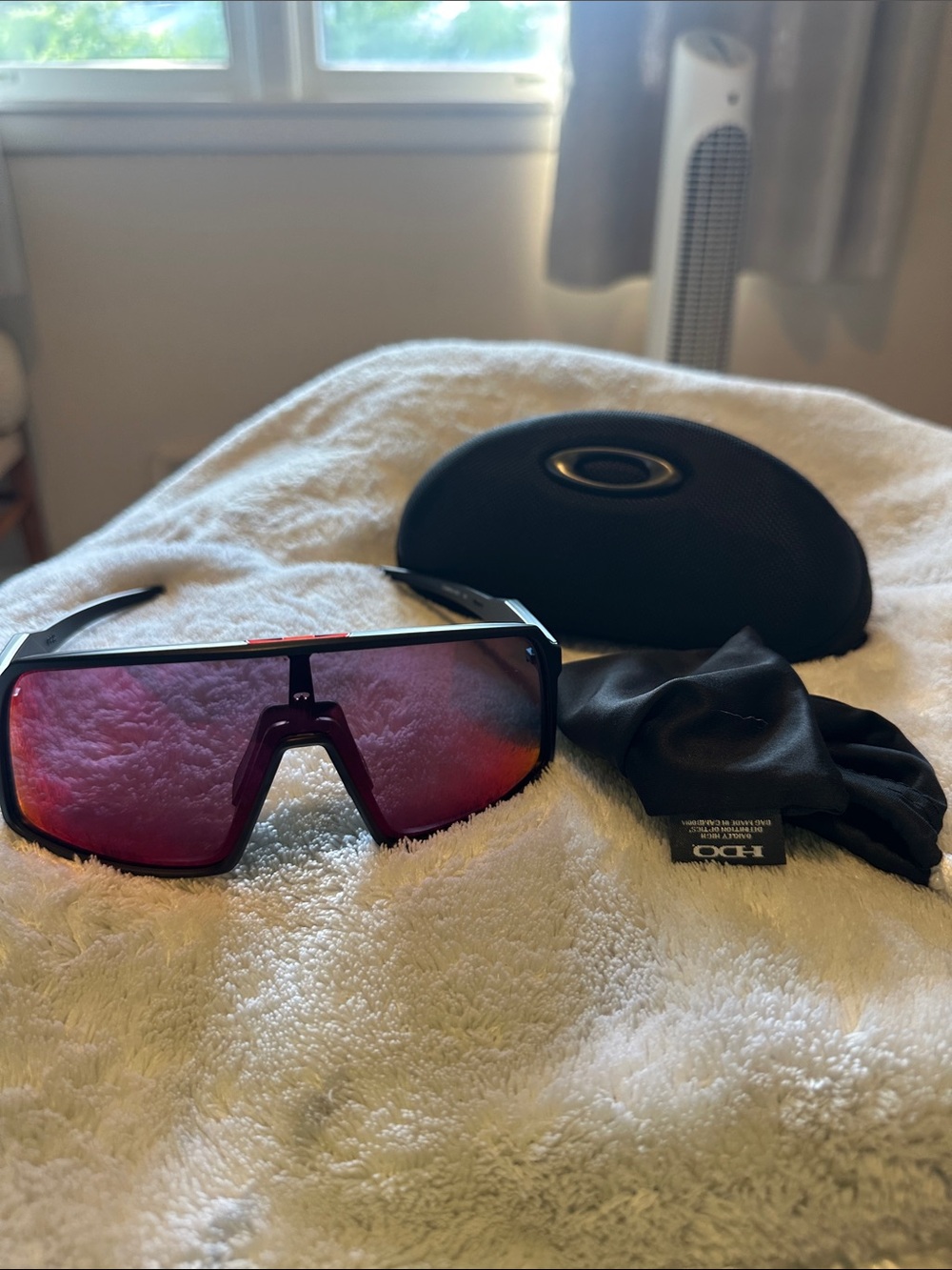 Oakley Shield Sunglasses with Pink-Red Mirrored Lens and Black Frame